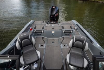 Lund Boat's Impact GL 185 cockpit 