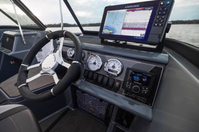 Lund Boat's Impact GL 185 Steering Console