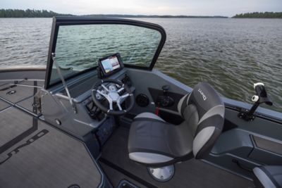 ln-impact-gl-185-boat-benefit-feature-console-starboard