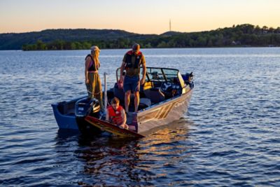 lowe-fish-and-ski1875-fish-boat_E4A0194