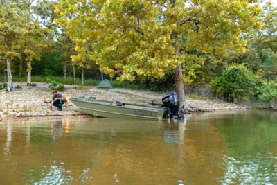 Roughneck 1660 Deluxe Tiller | Lowe Boats