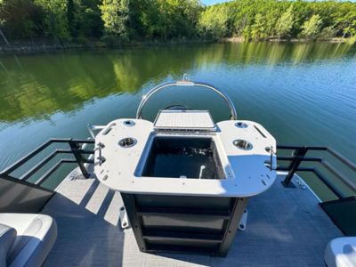 LF 214 Pontoon Read Fish Station - Livewell 
