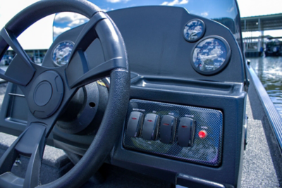 lowe-skorpion-17-fishing-boat-console-and-switches-2026-027