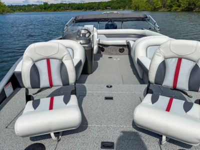 Seating on the Lowe SD224 Pontoon