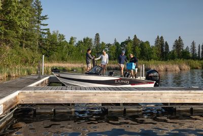 lund-crossover-xs-1875-loading-boat-2026-0014c