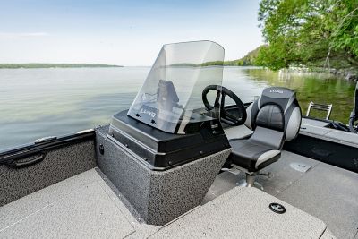 lund-explorer-1700-ss-console-2026-0002c