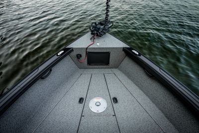 lund-fisherman-2075-bow-2026-0011c