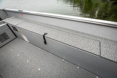 lund-fury-1400-rod-storage-2026-0005c