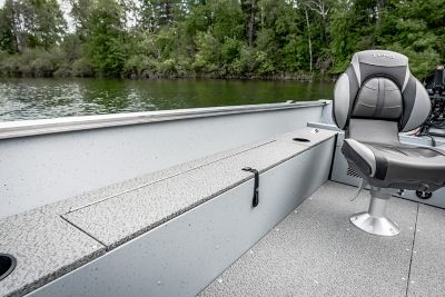 lund-fury-1600-rod-locker-2026-0012c