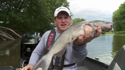 Lund-Boats-Ultimate-Fishing-Experience-2021-Episode-4-Jigging-Up-Cats