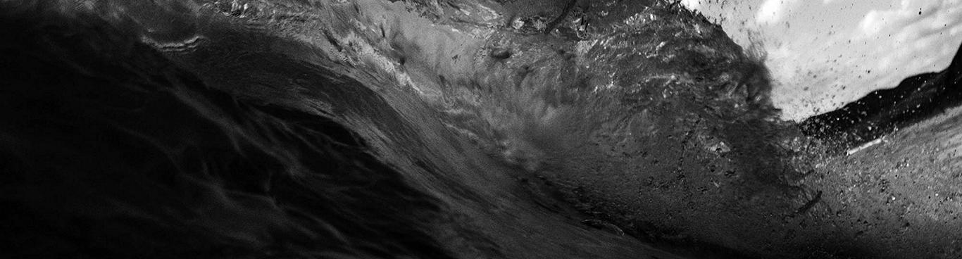 waves-bw-1999x1332